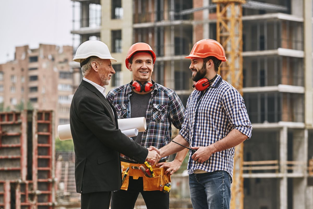 Importance du choix des entreprises -Ingénieur et entreprise de travaux sur un chantier de construction